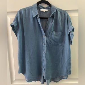 NWOT blue chambray short-sleeved button up (Sz M)